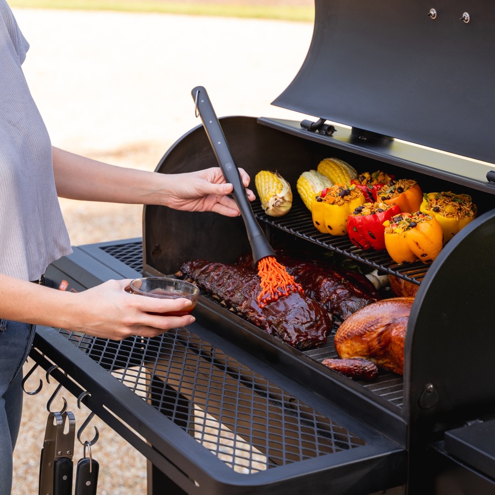 Oklahoma Joe's Tahoma 900 Wi-Fi Controlled Auto-Feed Charcoal Smoker & Grill